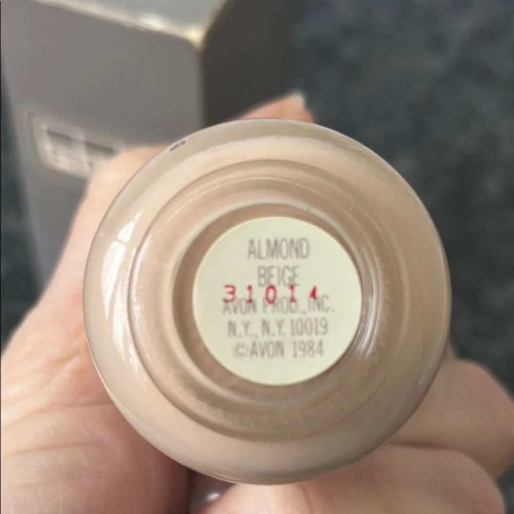 Avon Perfecting Liquid Makeup - almond beige